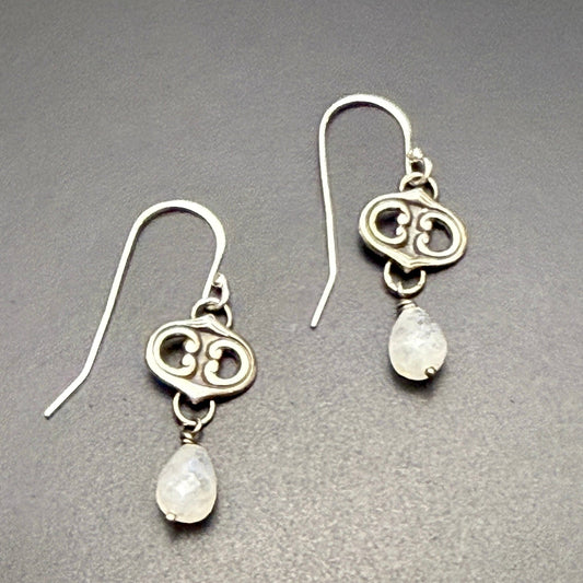 Small Link w/ Moonstone Earrings