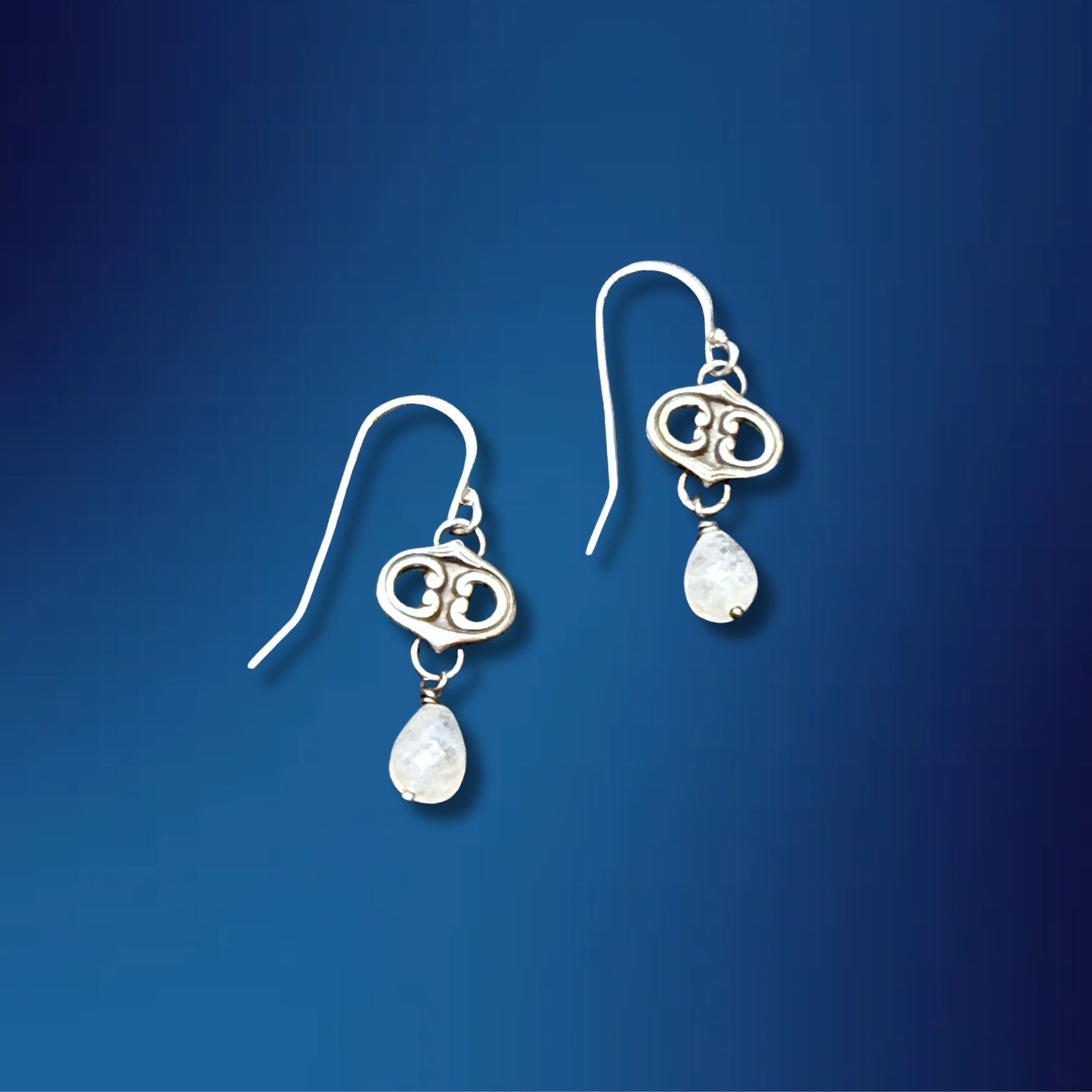 Small Link w/ Moonstone Earrings