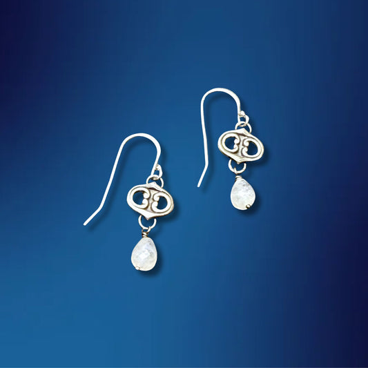 Small Link w/ Moonstone Earrings